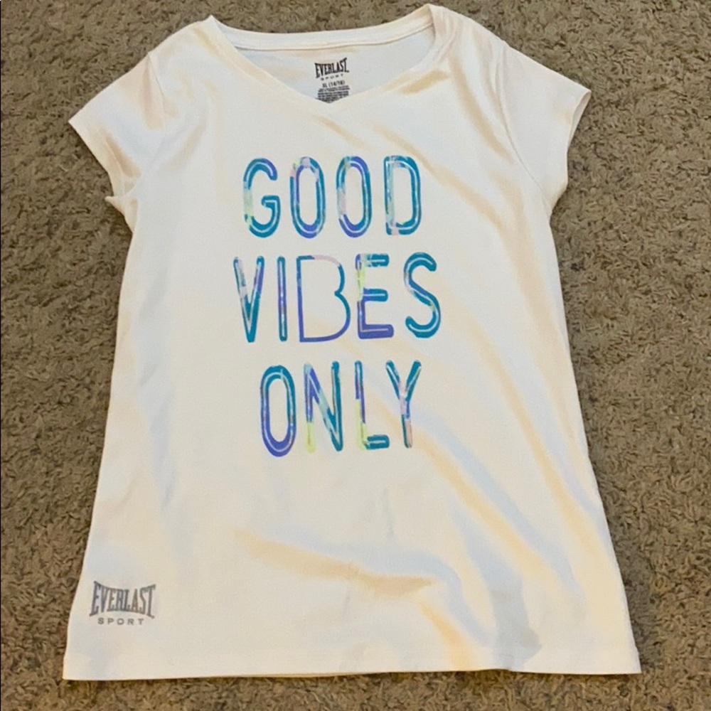athletic short sleeve shirt